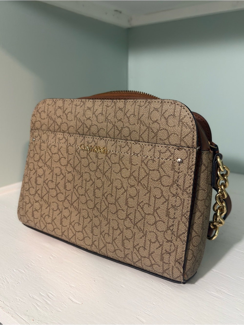 Calvin Klein Crossbody Rectangular Handbag W/ Chain Straps. Triple Compartments.